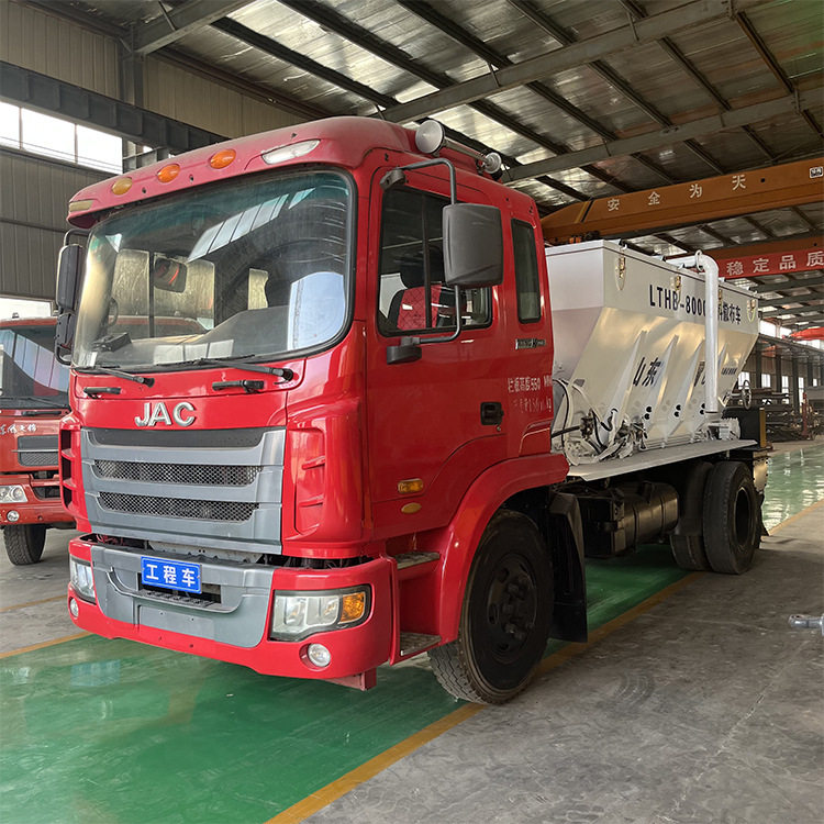 工程灰料撒布机 8-16方汽车车载式撒布车 多功能粉料撒灰车