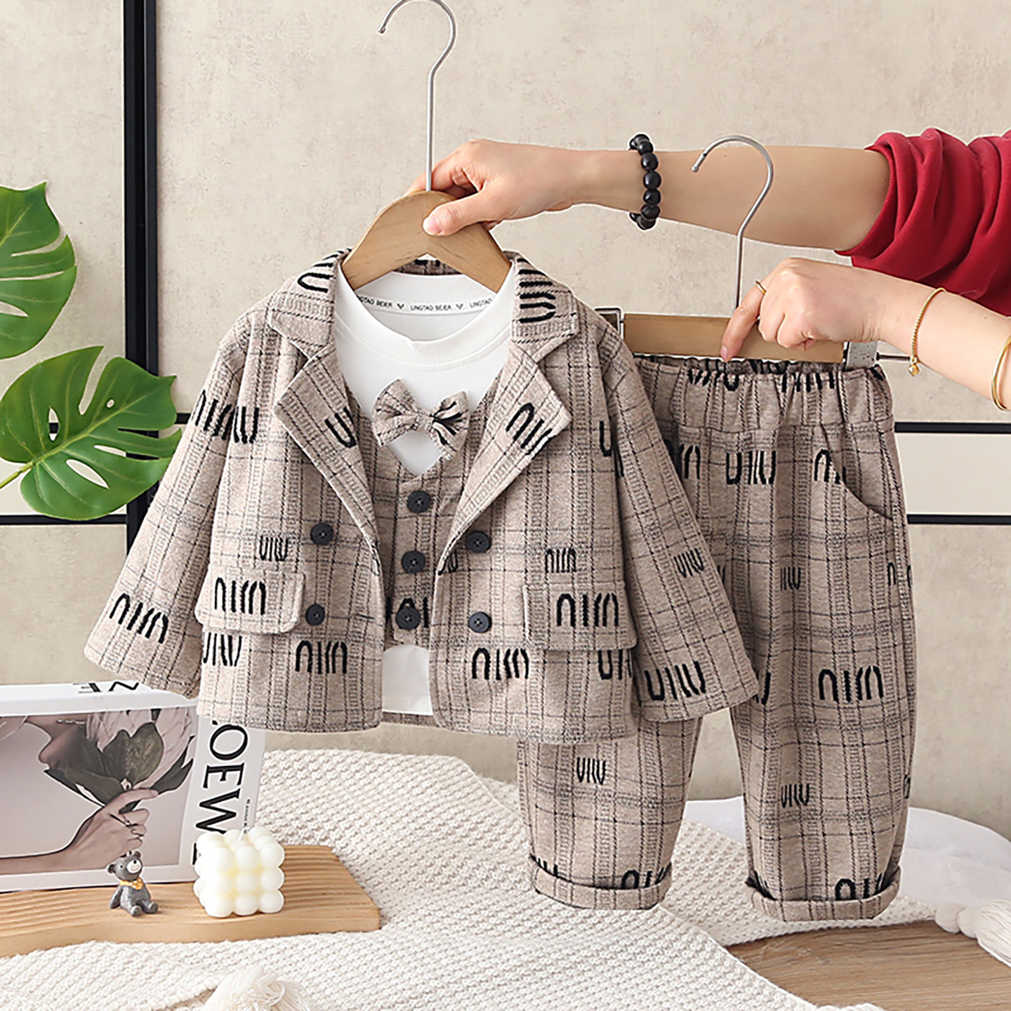 男童春秋西装套装3件套宝宝主持人衣服春季字母格纹休闲韩版礼服