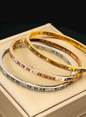 钛钢手镯时尚个性罗马字不掉色手环韩国简约女手链配饰品男款欧美