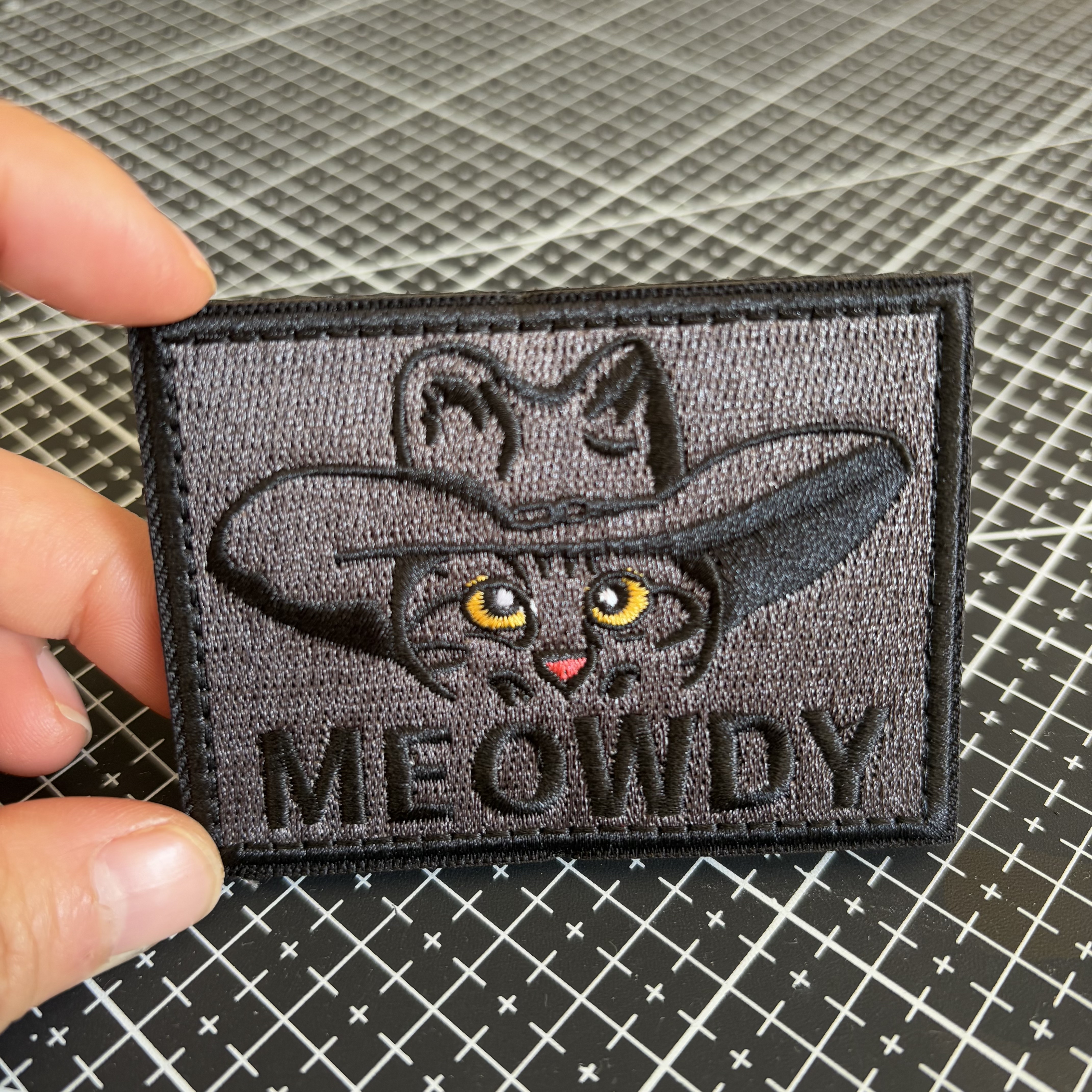 戴帽子的猫刺绣魔术贴士气章可爱猫咪背包 MEOWDY卡通徽章创意贴