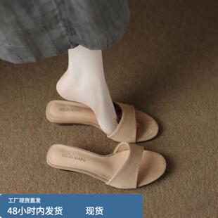 羊皮版~性感风磨砂坡跟一字拖女2026夏季外穿露趾凉拖鞋百搭女鞋