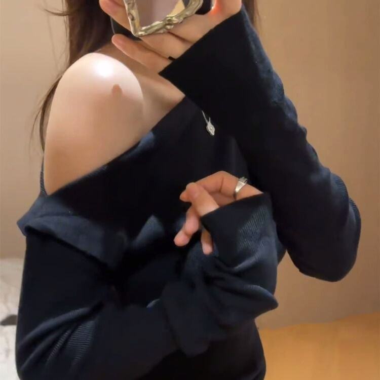 高级感黑色内搭打底气质修身显瘦露肩包臀连衣裙子女2026秋冬新款