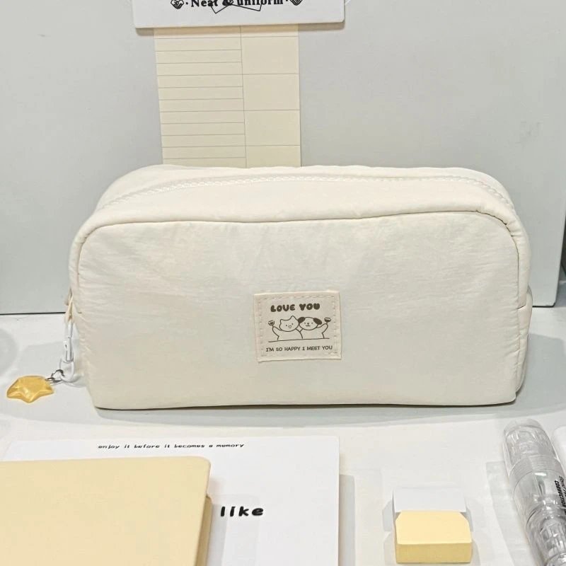 大容量分区收纳奶白学生笔袋