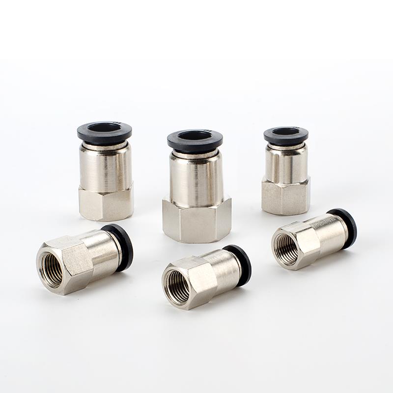 气动黑色精品直通内螺纹接头PCF04/06/08/10/12-M5/01/02/03/04牙
