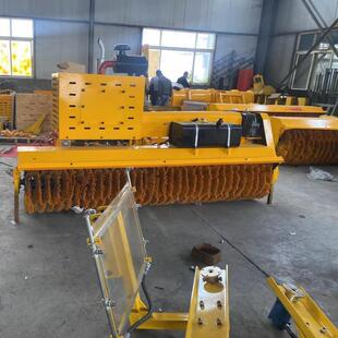 大型车载式自带动力除雪滚刷冬季高速公路除雪装载机安装扫雪滚刷