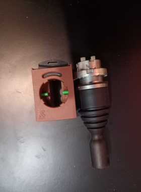 R2MNF2 R2MNT2 R2MNF4 R2MNT4十字开关R9C1M1VN AC15-DC13保用两