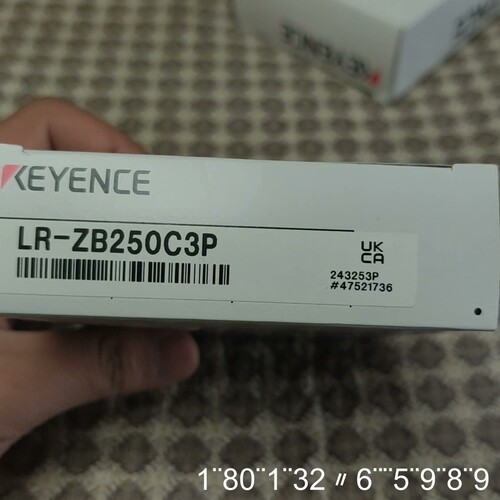 KEYENCE LR-ZB250C3P激光传感器，