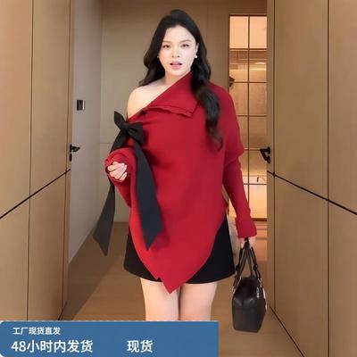 大码女装新年红色蝴蝶结斜肩毛衣女秋冬季微胖MM不对称针织衫上衣