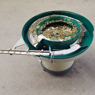 工厂供应开关薄片振动盘v 自动送料组装机 五金配件上料机