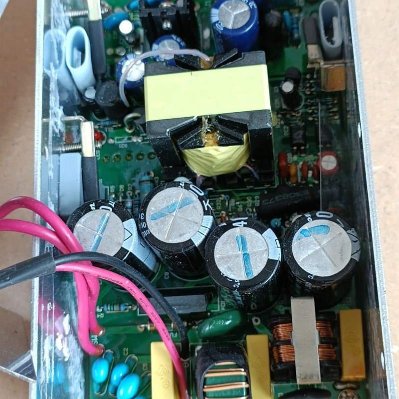 13.8V5A 12V0.5A 5.3V1.B5A开关电源 做工好 可用于12V电池充电器