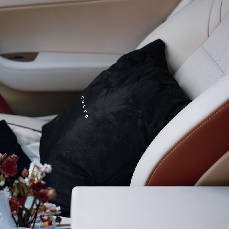 沃尔沃汽车抱枕被两用XC60/XC90/SE60/S90车载专用可折叠睡觉刺绣