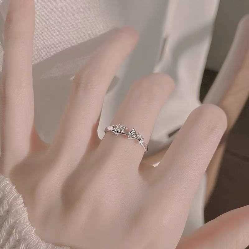 S925合金银杏叶戒指女小众设计食指戒轻奢高级感素圈开口指环礼物
