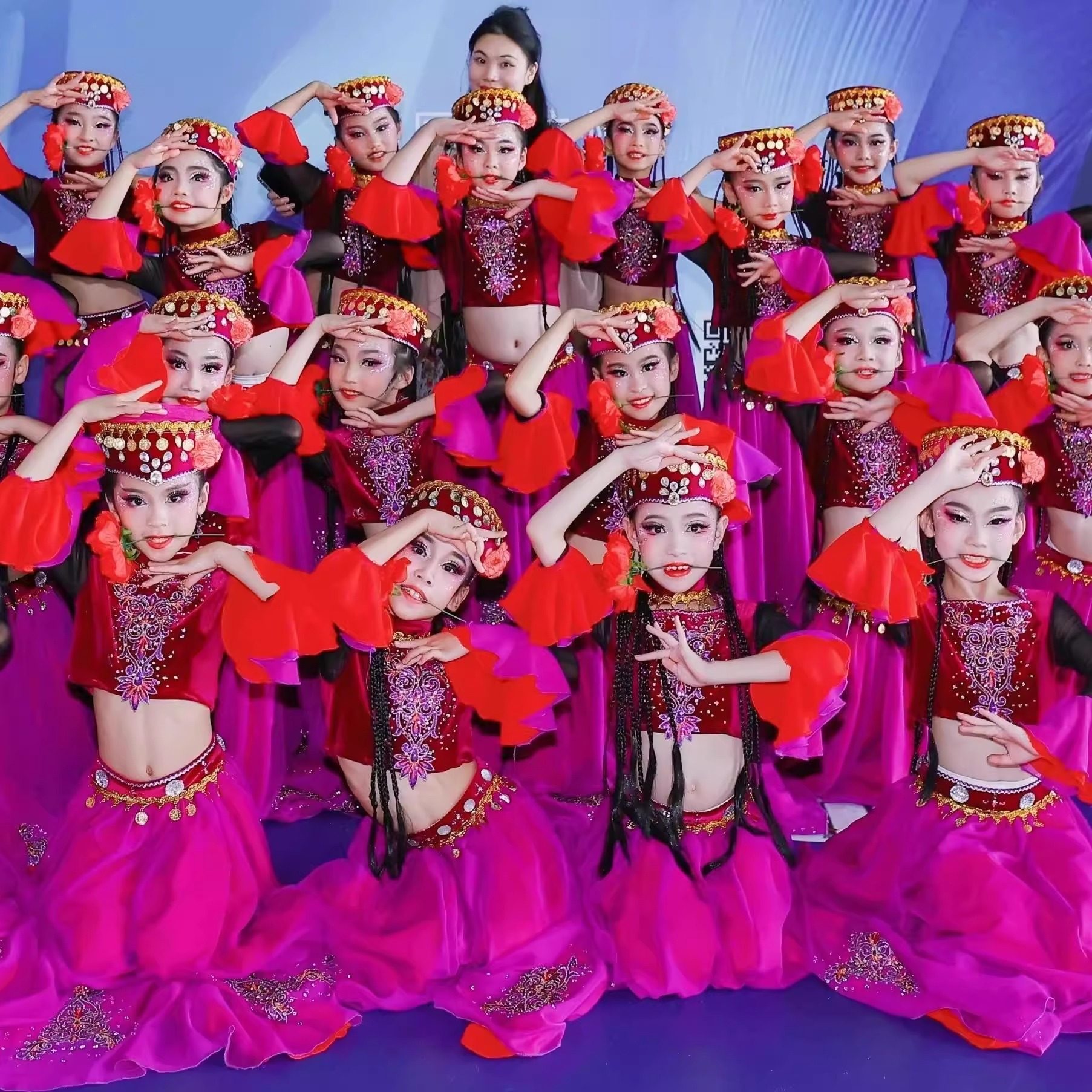 克孜力古丽舞蹈演出服新疆维族儿童群舞红色的鲜花小小古丽表演服