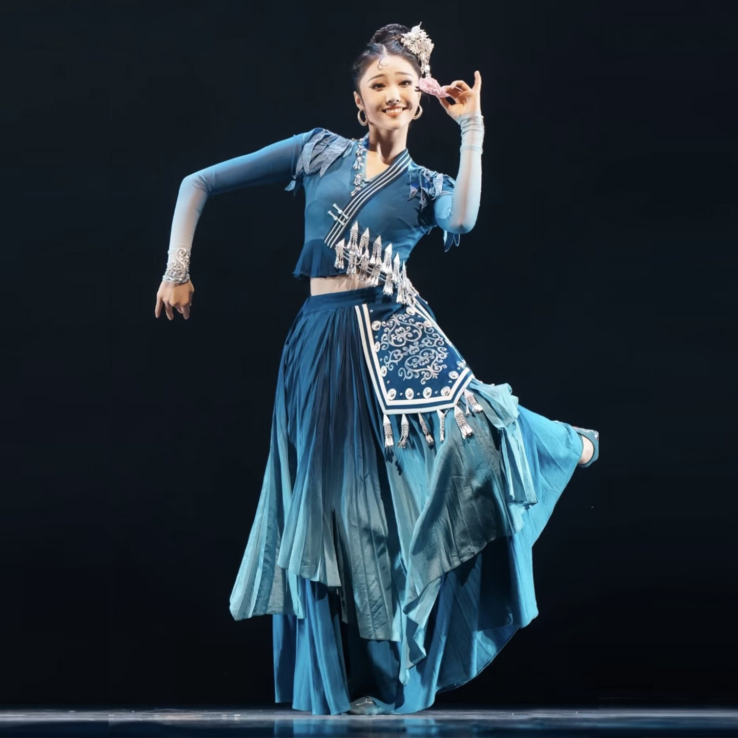 新款花儿舞蹈服儿童成人艺考剧目演出服定制苗族大摆裙表演服装女