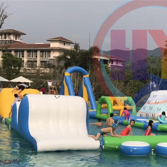大型移动水上冲关设备 充气水上乐园闯关娱乐设施 水上大型运动
