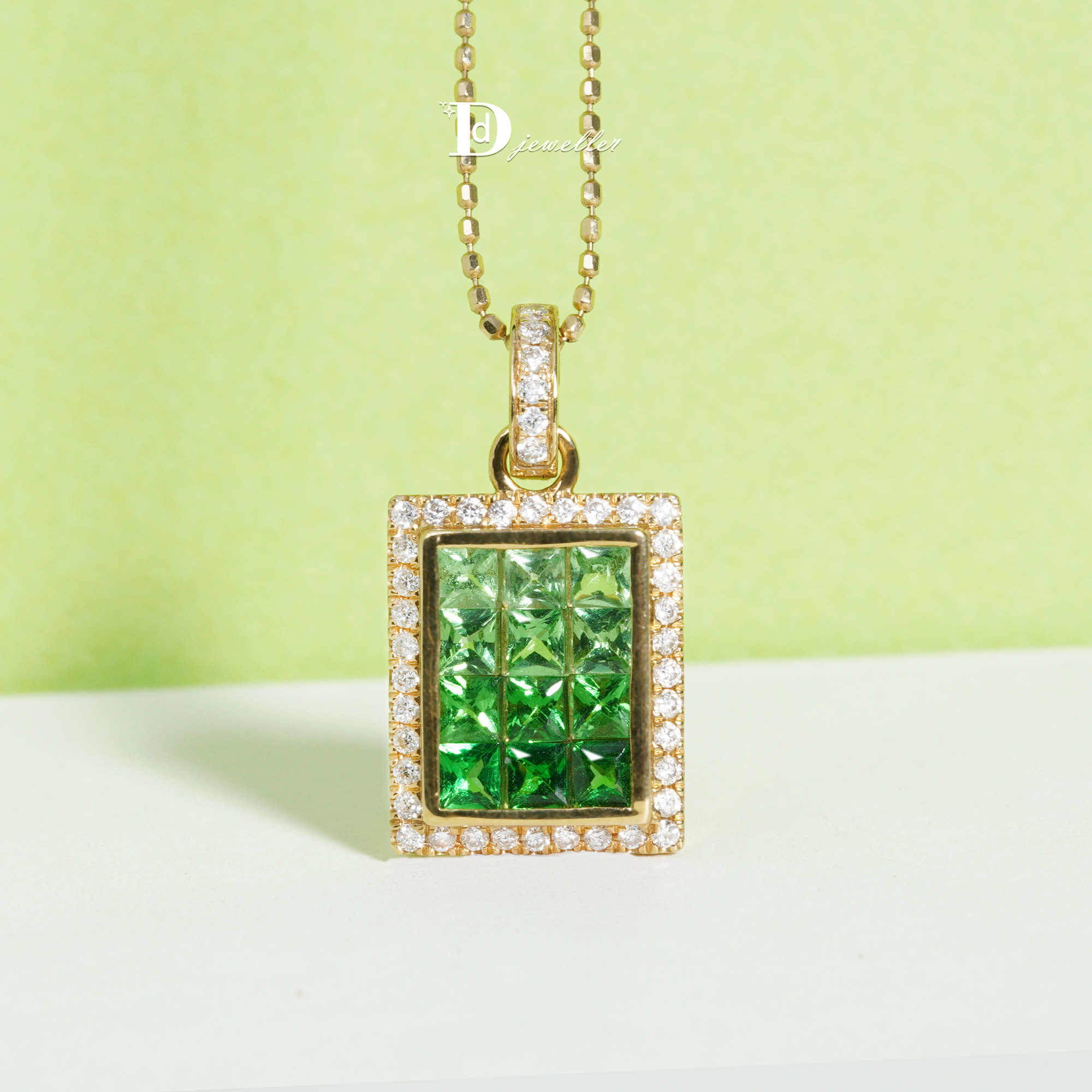 【珠宝人DD】现货18k金镶嵌天然钻石伴沙弗莱无事牌吊坠火彩闪耀