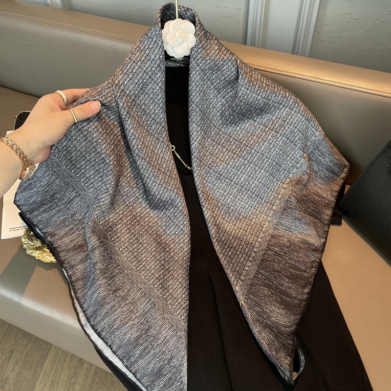 新款方巾b2022丝巾女薄款夏季高端围巾冬季网红披肩外搭妈妈高级