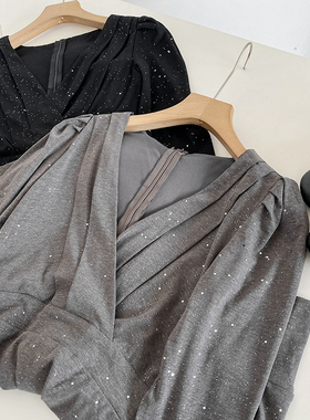 黑色洋装女20h23春V领懒散风波点皱褶包臀修身长时尚休闲洋派