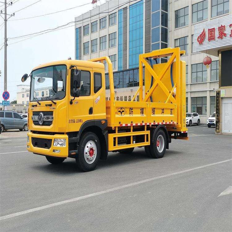 高速公路路面清扫车加装护栏清洗机防撞缓冲车多功能道路扫地