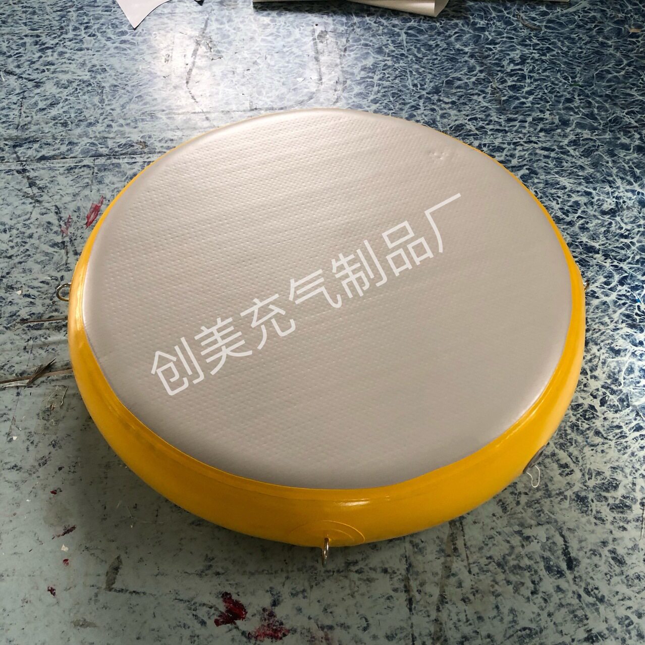 工厂直销水上乐园蜻蜓点水浮桥 pvc充气圆垫 圆形水上浮动平台