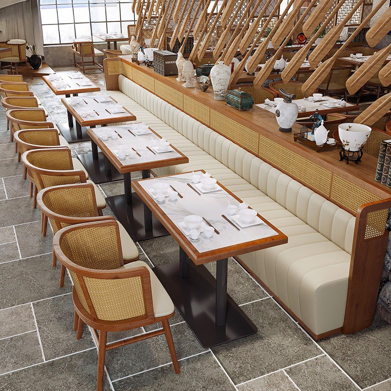 定制实木卡座沙发火锅店餐椅岩板桌主题餐厅饭店靠墙编藤桌椅组合