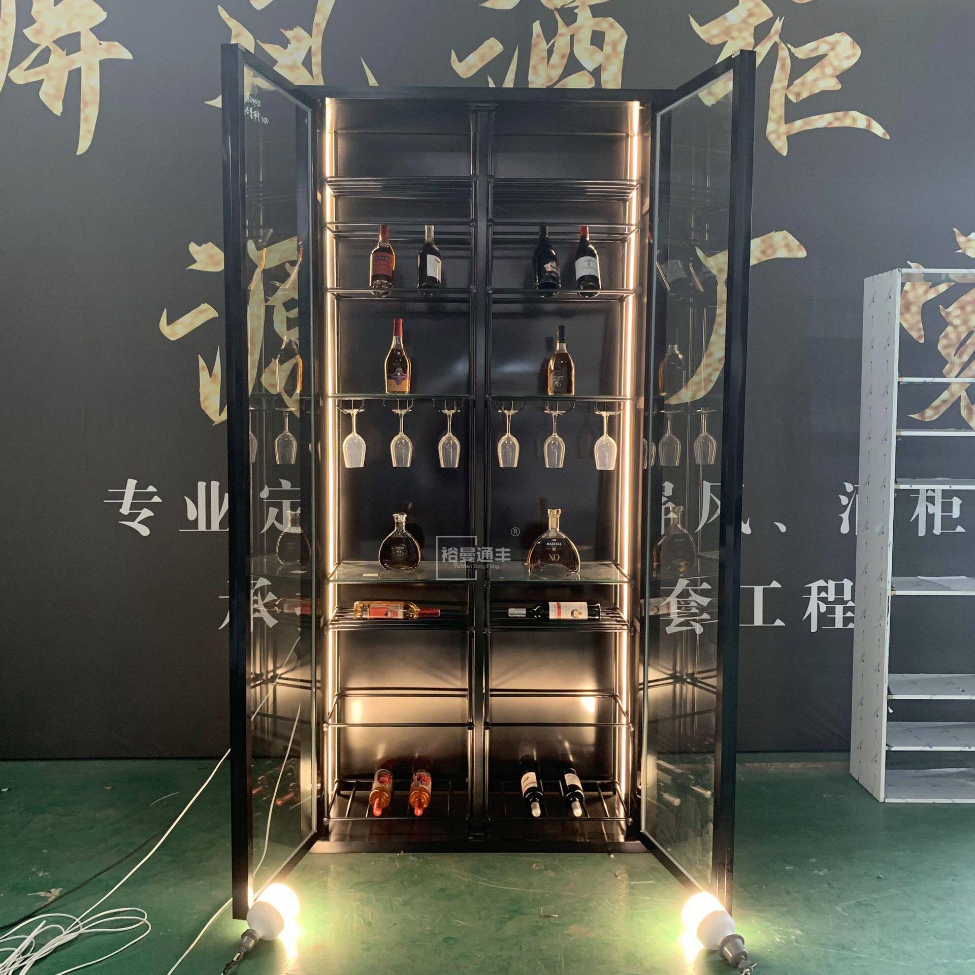 设计酒店别墅酒窖白酒架装饰私人高档双门玻璃不锈钢红酒柜展示柜