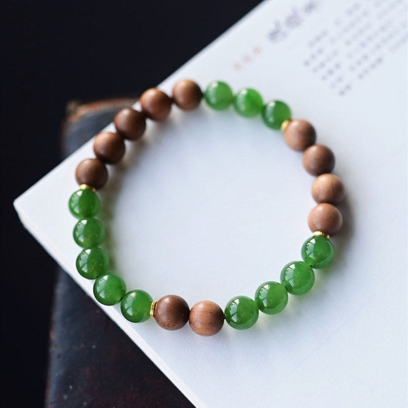 一斤钻戒 一半属湖水,一半x属古朴天然老山檀配天然和田碧玉手链