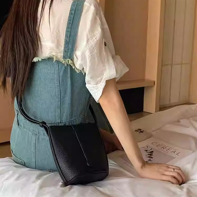 今年流行包包高级感2025新款百搭单肩包手机包韩版斜挎包女水桶包
