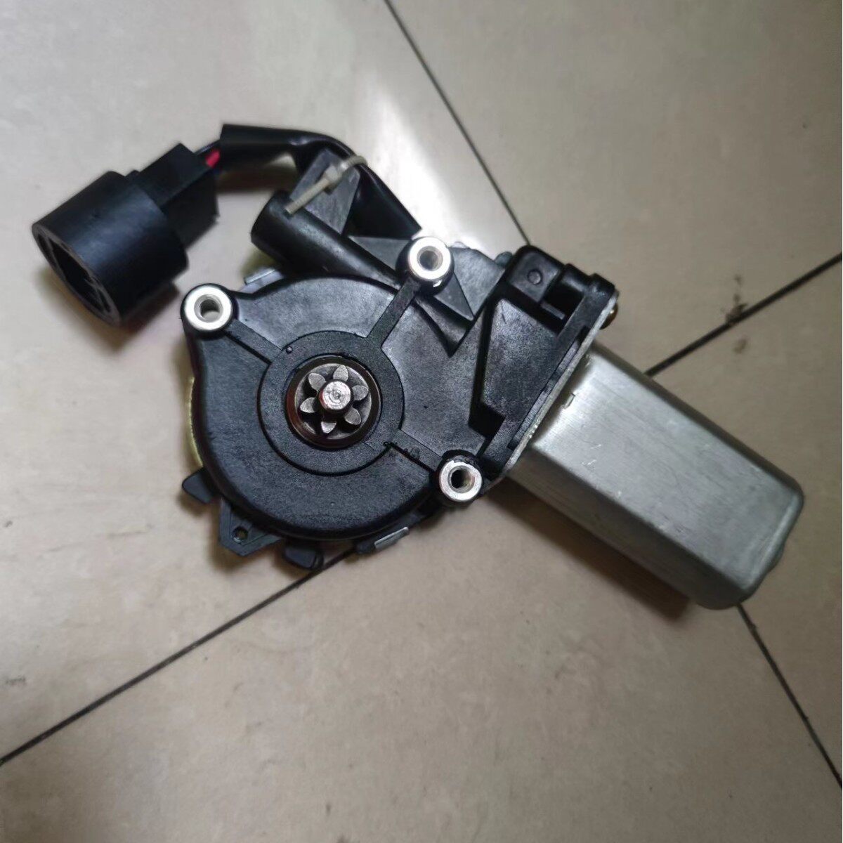 直销汽车配件玻璃升降器电机适用于YARIS85720-52020