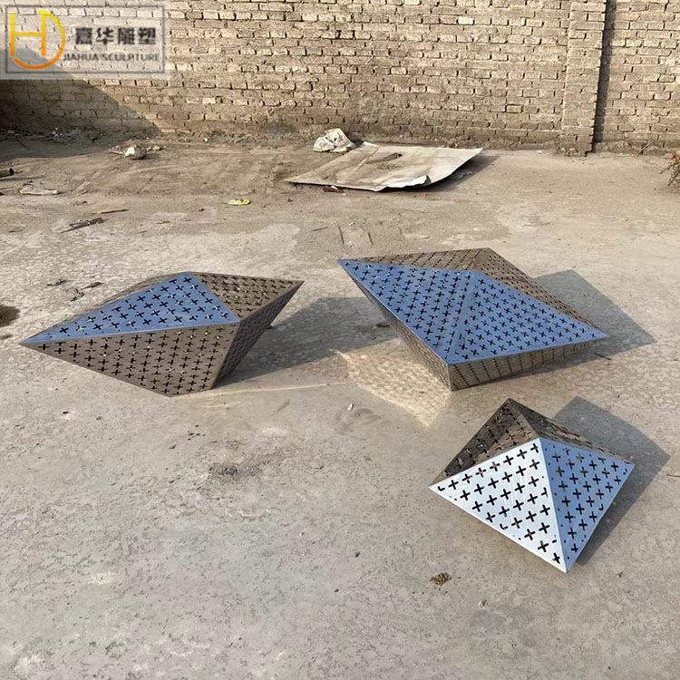 不锈钢石头雕塑金属镜面鹅卵石几何切面石镂空发光石太湖石大摆件
