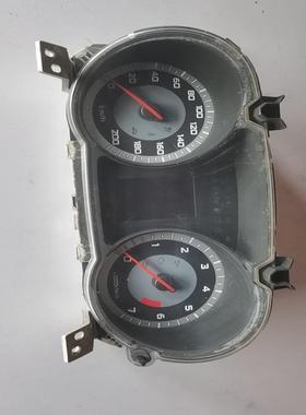 议价11江铃陆风X8，2.4四驱，手动挡，仪表，382010