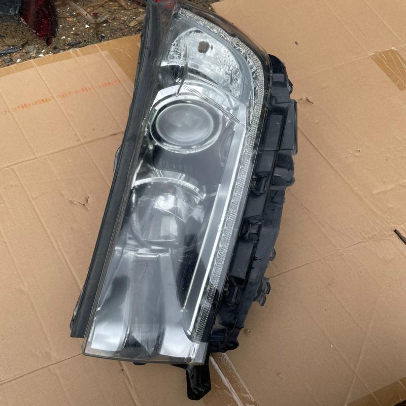 议价汉兰达卤素大灯，左边的，内胆好的，可以拆配件，面有划痕，