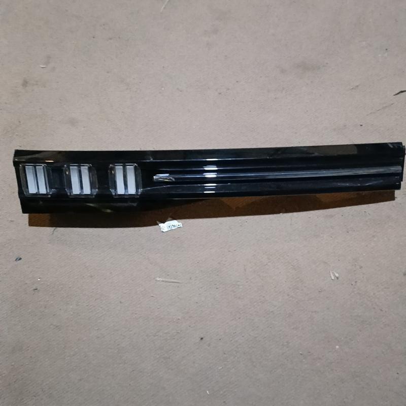 议价领克06后背门尾灯