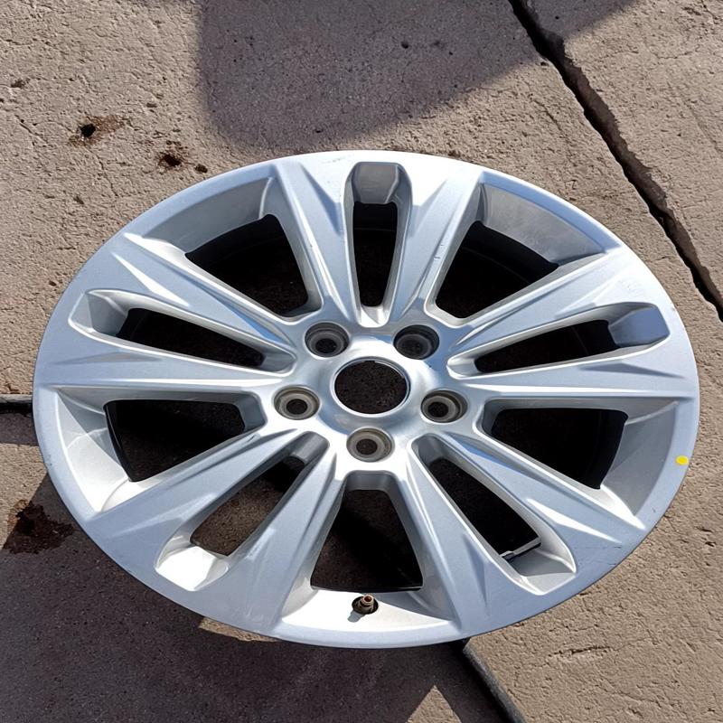 议价17寸荣威RX5原厂拆车轮毂17寸的，成色9成新以上基本