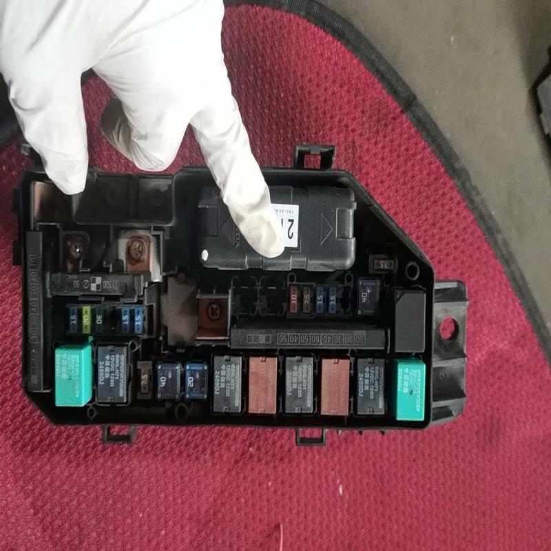 议价八代雅阁保险盒，原装拆车件，成色如图，功能正常，单价