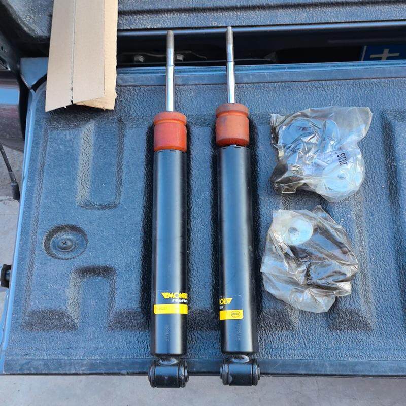 议价处理一对老款奔驰B200(W245)后减震器,进口蒙诺,