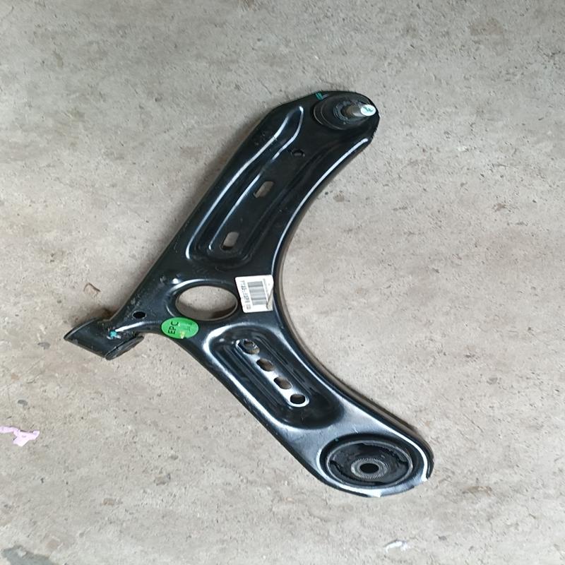 议价领克06前悬架下摆臂总成