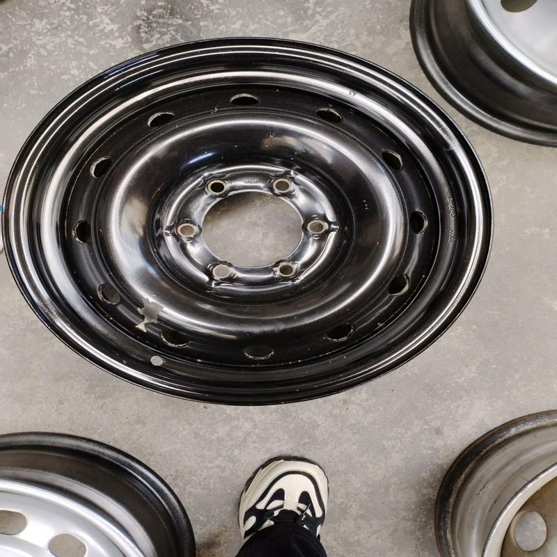 议价17寸黄海皮卡，拆车铁质轮毂，成色实拍图～