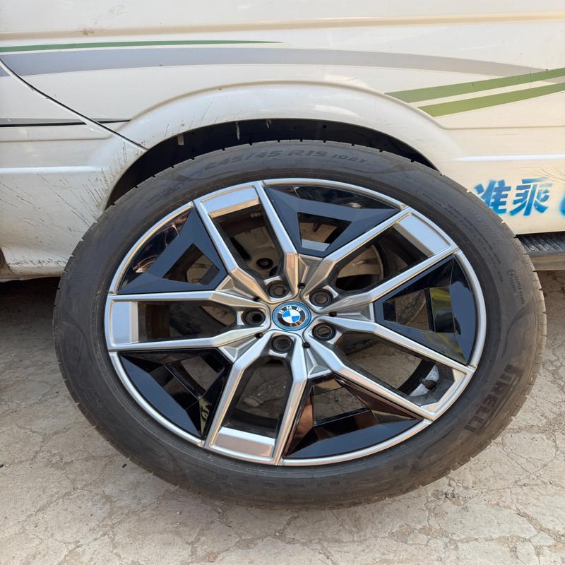 议价宝马i5原厂19寸轮毂带胎一套！245/45R19轮胎，