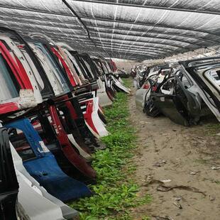 议价各种车型拆车门，拆车件，六座厂房海量现货，需要的联系我