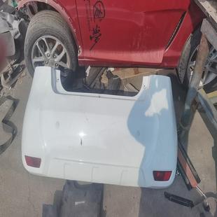 议价众泰云100PLUS,后保险杠白色一个,实物如图,看上再