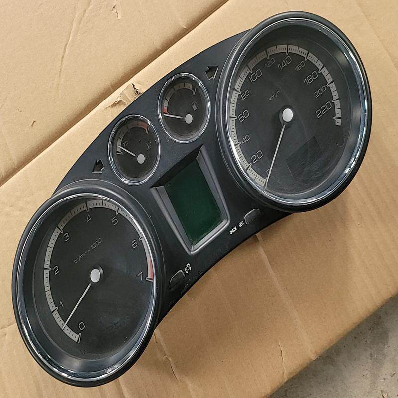 议价11年标致408自动档仪表盘总成，原装拆车，卡扣都完好，