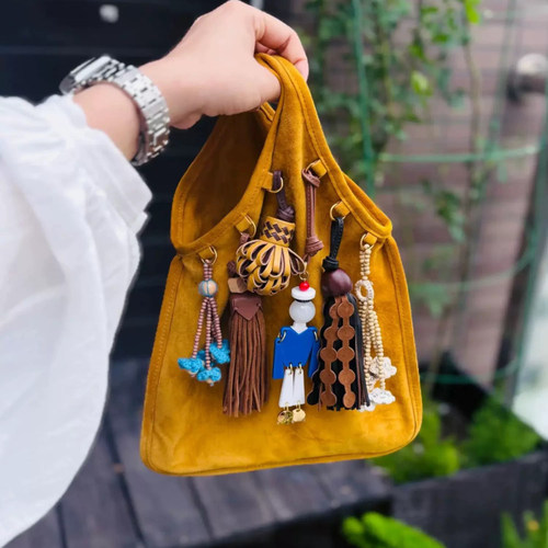 头层麂皮复古趣味挂件手拿包小众