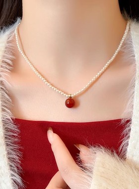 复古红色吊坠珍珠项链女2025新款爆款感轻奢小众锁骨链项饰品