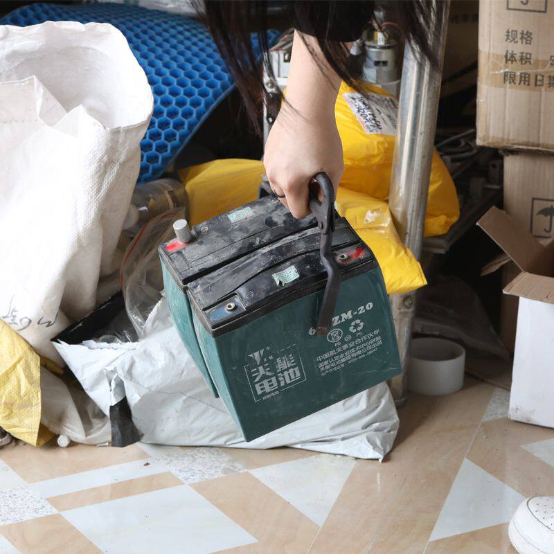电瓶专用提取夹持工具电动车蓄电池拆装省力手提取出紧固夹子