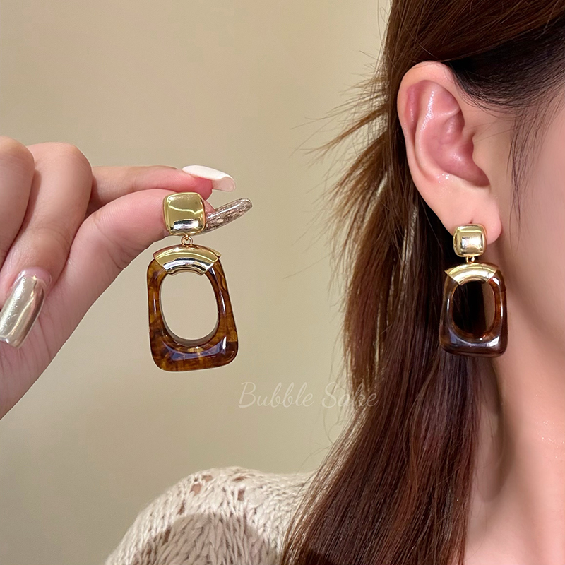 枫糖琥珀 美拉德咖色几何方形耳环女秋冬港风复古高级感耳扣耳饰