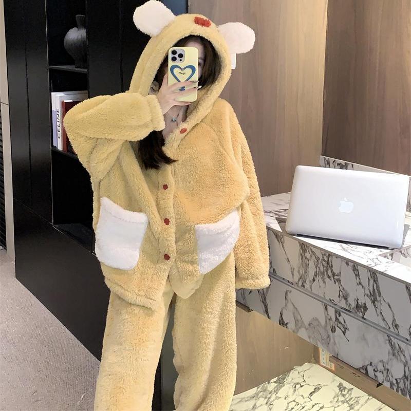 珊瑚绒睡衣秋冬款女卡通奶油小熊连帽可外穿加绒保暖家居服套装