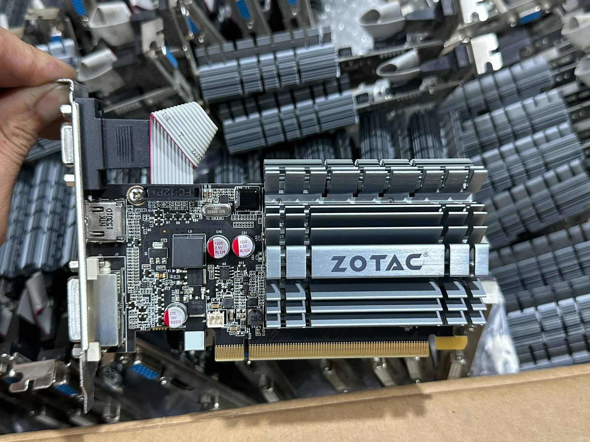 110张9.5新静音索泰gt720 1g 新款鲁大师跑分1w