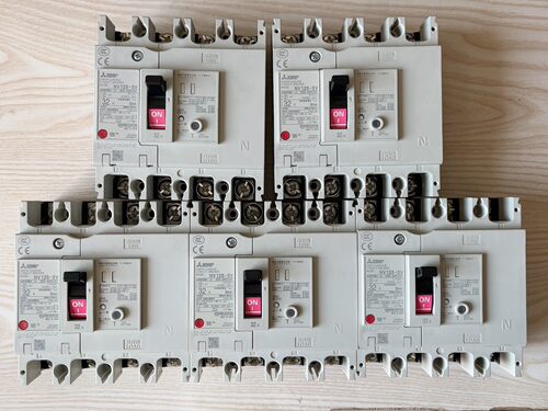 三菱 空气开关 NV125-SV 4P 没有用过拆机的，可以