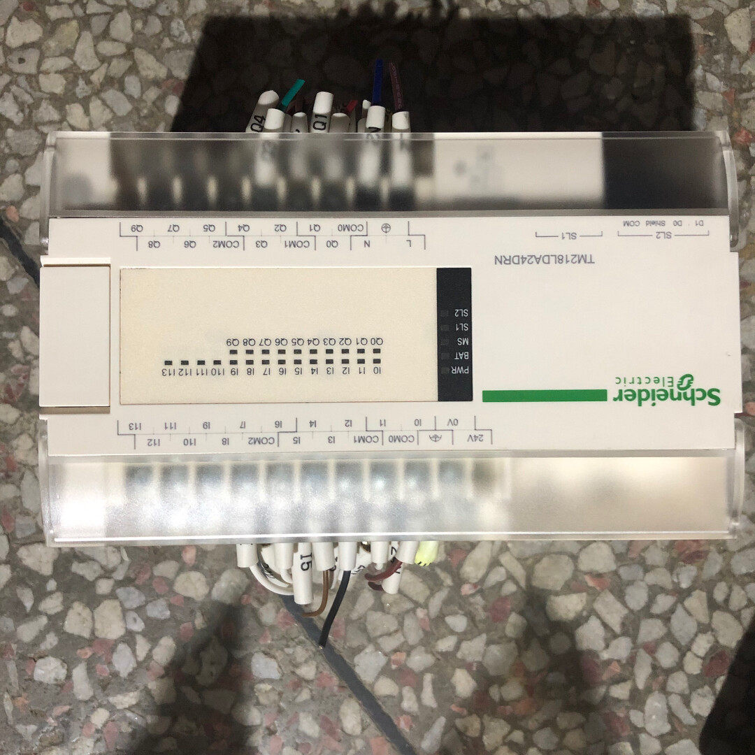 施耐德PLC TM218LDA24DRN 成色新 功能完好